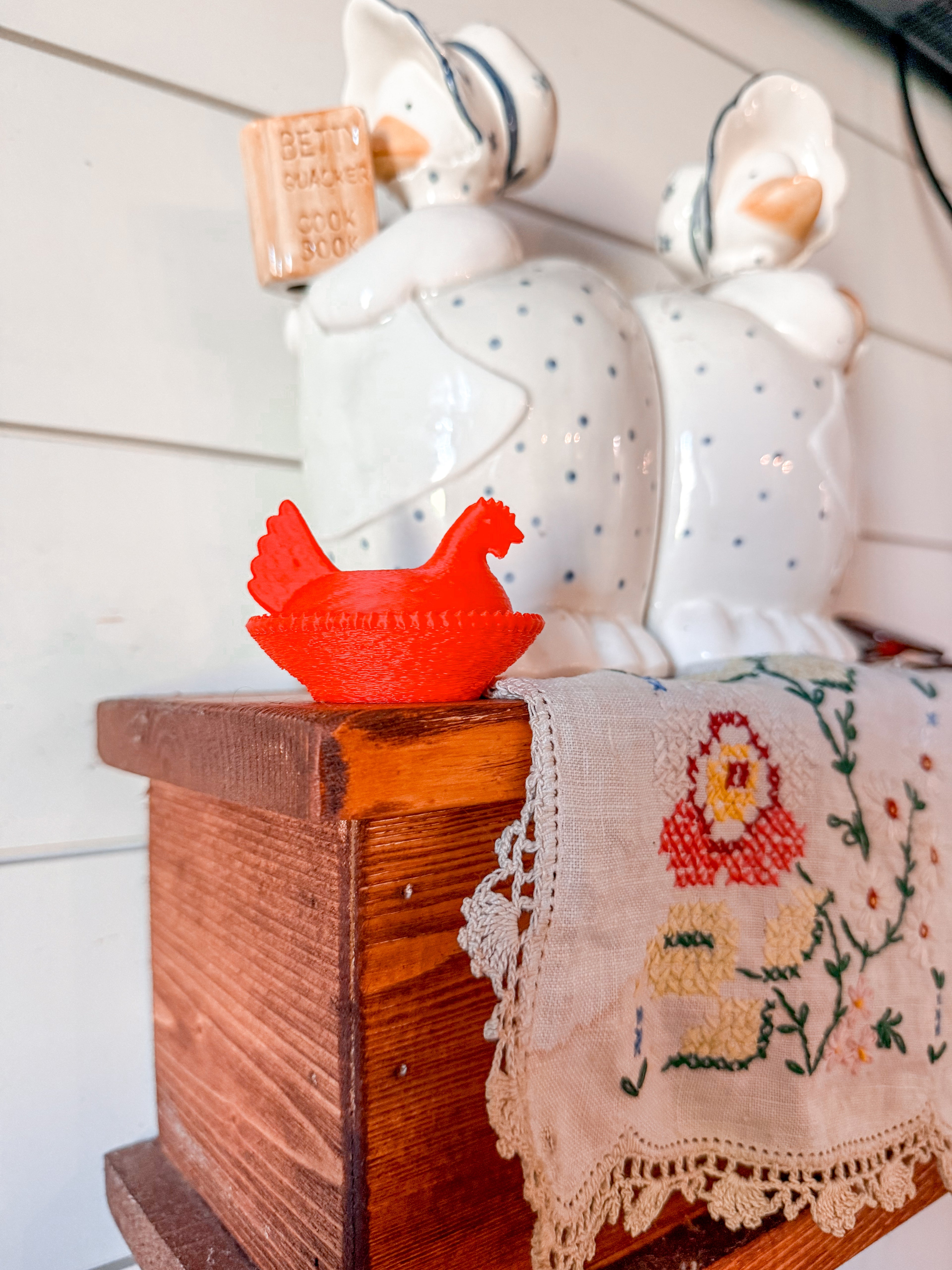 Mini red hen