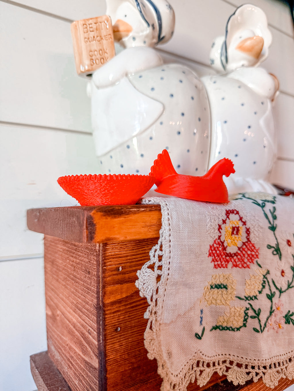 Mini red hen